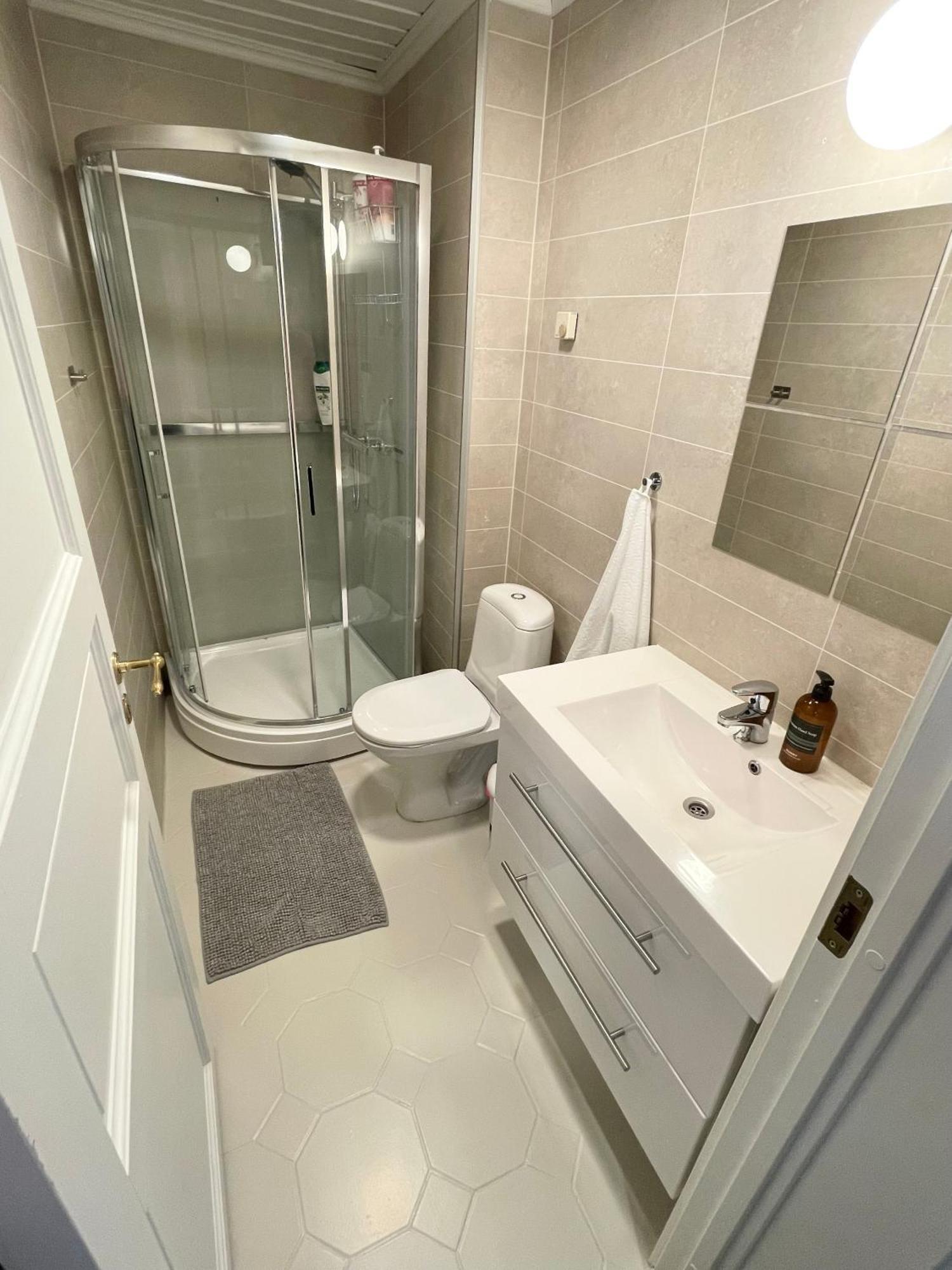 Sentral Og Fargerik Bygardsleilighet Halden Extérieur photo
